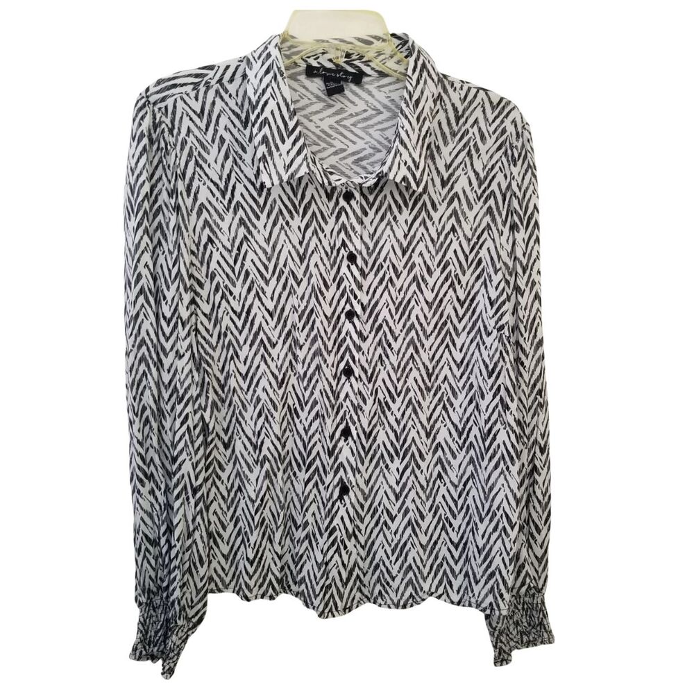 A Love Story Shirt Blouse Womens XL Black White Chevron Button Up Smocked Cuff